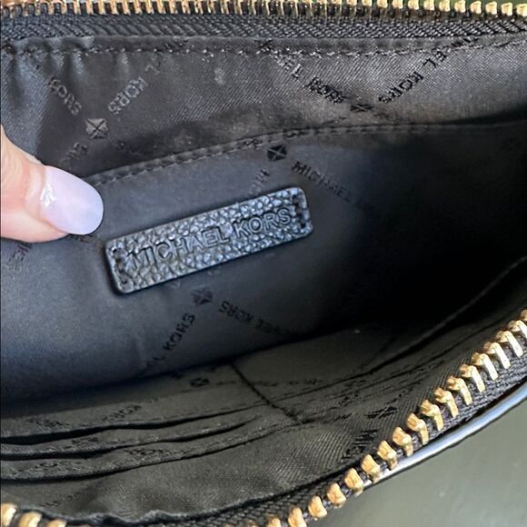 Michael Kors genuine leather, like new, soft pebbled wristlet clutch zip pouch - Picture 7 of 8